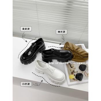 樂福鞋香港劉雯英倫風漆皮松糕鞋