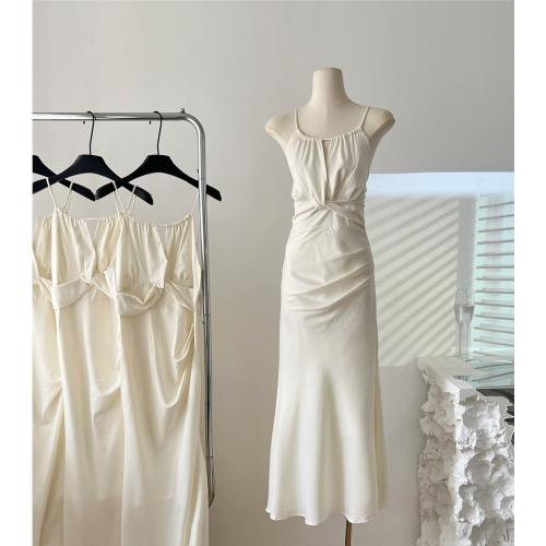 從一時造物神白色掛脖連衣裙2023新款女緞面魚尾高級感裙子刻