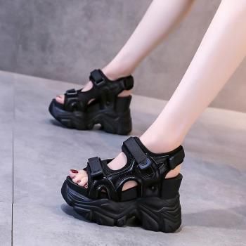 厚底鬆糕休閑女夏季2022新款坡跟高跟運動內增高百搭網紅時尚涼鞋