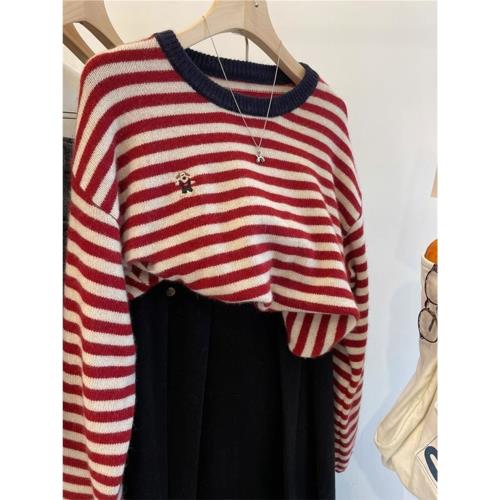 洋氣圓領撞色細條紋拼刺繡針織衫秋冬季新款慵懶風軟糯羊絨毛衣女