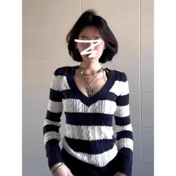 v領麻花條紋拼接設計感長袖針織衫女春秋修身內搭打底衫軟糯上衣