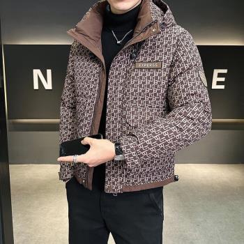 男羽絨服冬季2024新款高階潮牌連帽短款加厚防寒時尚印花男士外套