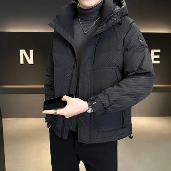 男羽絨服冬季2024新款高階潮牌連帽短款加厚防寒字母刺繡男士外套