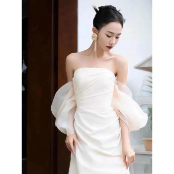 輕婚紗2023新款氣質新娘一字肩小個子小眾禮服裙外景迎賓出門紗女