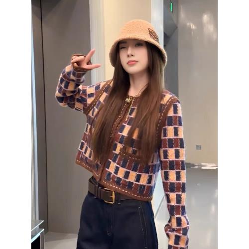 棋盤格子針織開衫女2025新款小香風毛衣外套女春秋超好看短款上衣