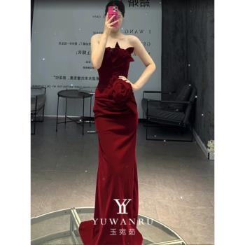 敬酒服新娘2023新款酒紅色輕奢小眾高階結婚魚尾訂婚玫瑰抹胸禮服
