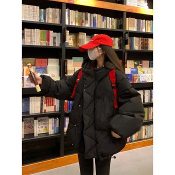 黑色短款羽絨服女小個子2024年新款設計感90白鴨絨加厚寬松麵包服