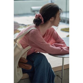 覓定粉色v領毛衣女早春慵懶風長袖鏤空針織衫初秋溫柔氛圍感上衣