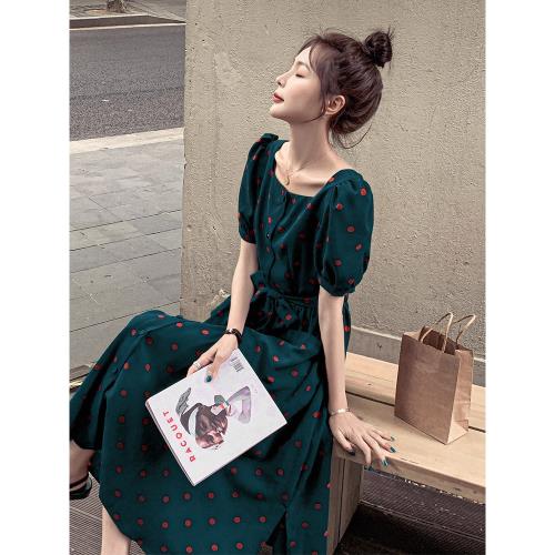 茶歇法式方領泡泡袖連衣裙女夏2025高級赫本風墨綠色波點雪紡長裙