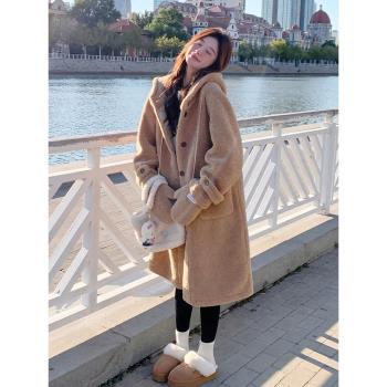 卡其色羊羔毛外套女冬季2024新款寬松慵懶風設計感保暖中長款大衣