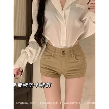 辣妹咖色彈力牛仔短褲女裝春季新款高腰包臀緊身短款直筒休閑褲子