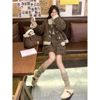 咖色羊羔毛外套女冬季2024新款復古美拉德牛角扣甜美加厚毛絨上衣