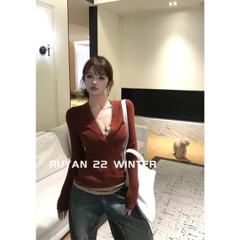 RUYAN~入眼秋女裝2024年新款打底設計感V領針織假兩件長袖上衣女