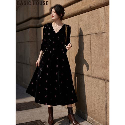 Basic House/百家好法式小香風黑色V領絲絨連衣裙女2025秋冬新款