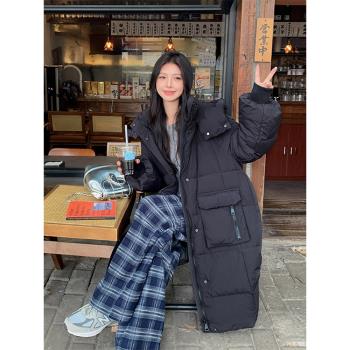 酒紅色羽絨服女冬季2024新款中長款連帽加厚保暖學院風白鴨絨外套