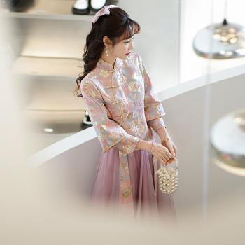 姐妹團粉色冬季長袖中國風伴娘服