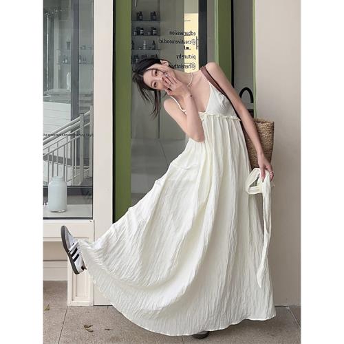 海邊度假吊帶連衣裙女夏季大碼微胖收腰顯瘦高級感v領露背長裙子