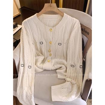 小香風鏤空刺繡長袖針織麻花毛衣女2025秋季新款白色軟糯開衫上衣