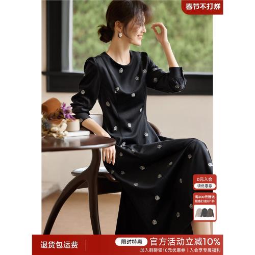 XWI欣未法式優雅玫瑰刺繡絲絨連衣裙女2024年冬季收腰顯瘦小黑裙
