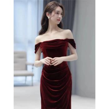 敬酒服一字肩2025新款酒紅色絲絨高階輕奢訂婚新娘結婚晚禮服魚尾