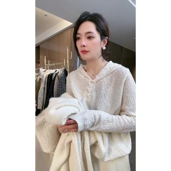 高階感超好看氣質疊穿針織衫女裝秋冬新款連帽鉤花白色小個子上衣