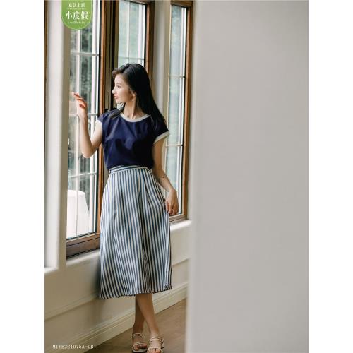 白色包邊藏青短袖上衣+藍白豎條紋半身裙夏季休閑時尚套裝1075