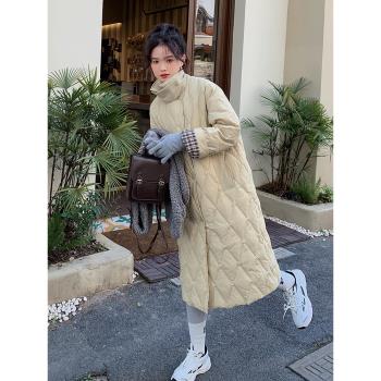 白鴨絨羽絨服女冬季2024年新款菱形格今年流行的長款輕薄款外套潮