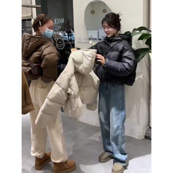 冬季黑色羽絨服女2024年新款短款小個子連帽白鴨絨加厚抽繩麵包服