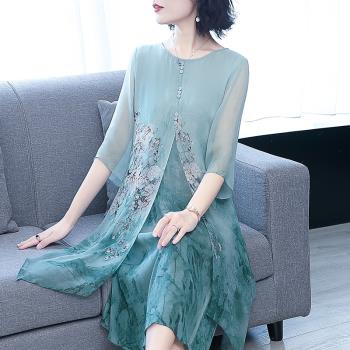 媽媽夏裝真絲洋氣連衣裙寬松大碼衣服50歲中老年新款過膝裙女2024