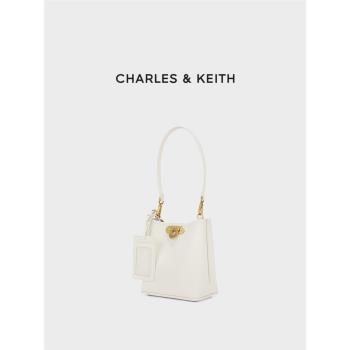 (免運)CHARLES&KEITH夏季女包CK2-10782094金屬扣單肩腋下水桶包女包
