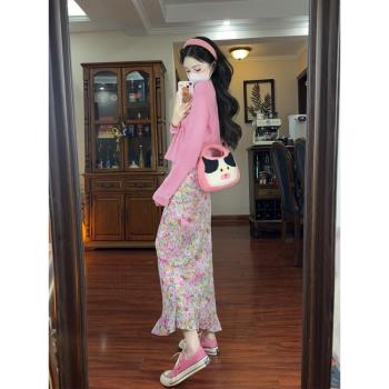 初秋新款女裝套裝輕熟鹽系時尚粉色開衫上衣碎花魚尾吊帶裙兩件套