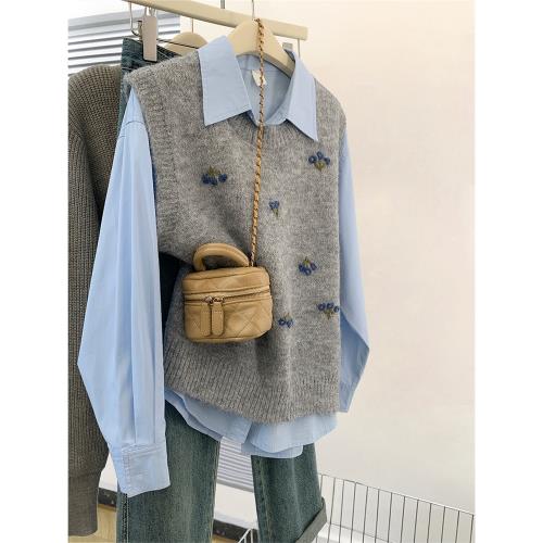 灰色刺繡坎肩針織毛衣馬甲女秋冬2026新款疊穿襯衫兩件套馬夾背心