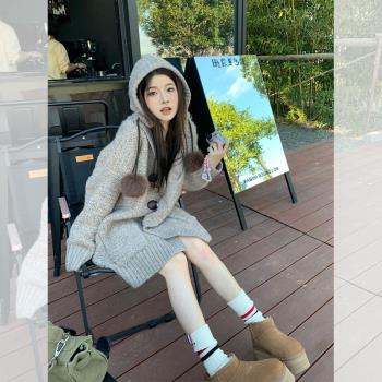 灰色牛角扣超好看厚毛衣外套女2024新款秋冬季高階感連帽針織開衫