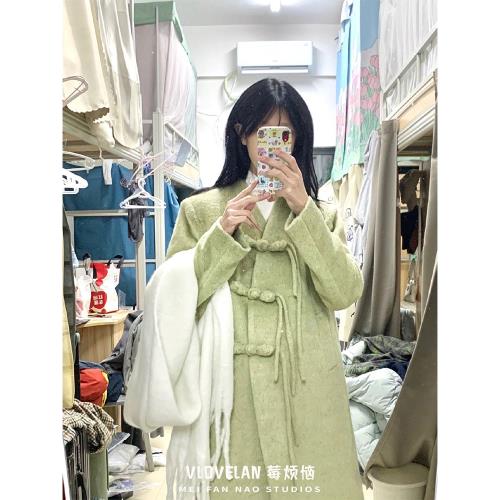 新中式盤扣綠色大衣小個子穿搭設計感小眾v領中長款毛呢外套女秋
