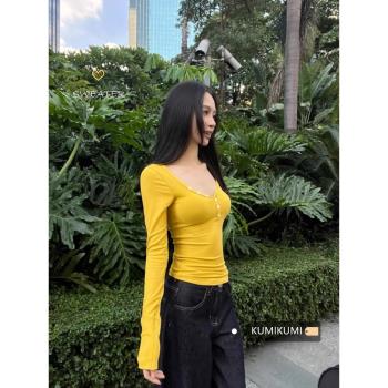 kumikumi辣妹風黃色半開領長袖T恤女裝春季小眾修身顯瘦內搭上衣