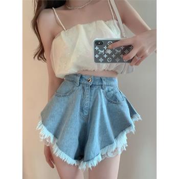 高腰露臀蕾絲內襯打底牛仔短褲