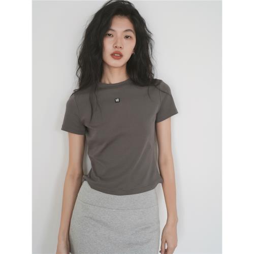 EighthMonth 圓領修身短袖t恤女夏季新款簡約百搭顯瘦正肩上衣