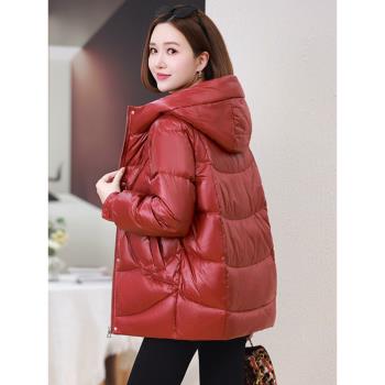 紅色時尚連帽羽絨服女2024冬新款高階洋氣媽媽減齡加厚白鴨絨外套
