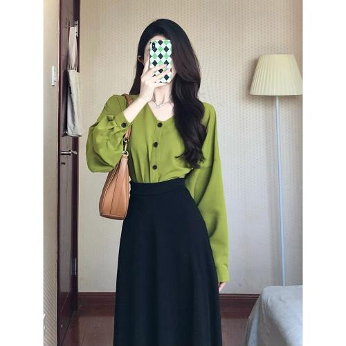 春季新款輕熟穿搭高級感套裝牛油果綠通勤襯衫黑色半身裙兩件套女