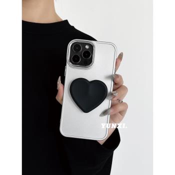 ins高階簡約黑色愛心支架適用iPhone15promax蘋果16Plus手機殼11純色12女款14Pro小眾13Pr防摔12Pro全包軟殼