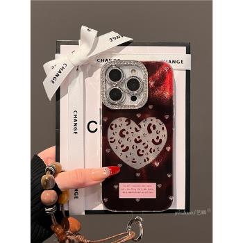 適用蘋果16pro手機殼新款閃鉆鏡頭iPhone15ProMax酒紅豹紋愛心14plus個性高階感12p超火女款11pm帶掛繩保護套