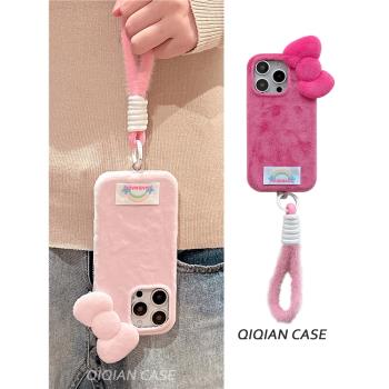 啟乾 絨布立體粉色蝴蝶結腕帶iPhone16/15手機殼適用蘋果14/13promax硬殼12手提鏈條掛繩少女心新款毛絨秋冬