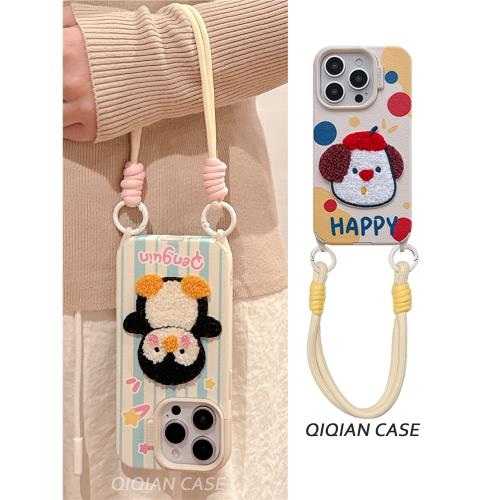 啟乾 絨布刺繡狗狗企鵝腕帶iPhone17/16手機殼適用蘋果15/14promax皮質軟殼13/12鏈條掛繩少女心可愛卡通新款