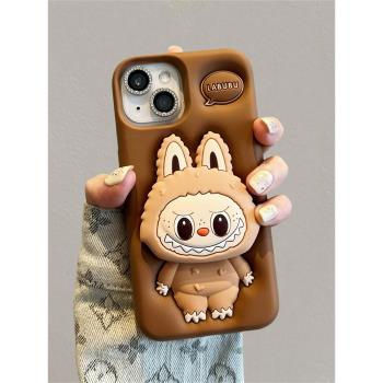 適用iPhone13/14手機殼16新款蘋果15promax立體棕色labubu12伸縮支架11矽膠13pro可愛卡通14pro防摔趣味15max