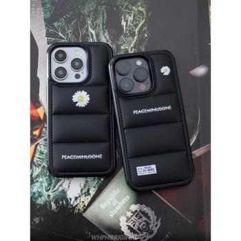 潮牌權志龍雛菊蘋果15Promax羽絨服手機殼秋冬款14適用於iPhone16保護套13個性高檔12小眾軟殼11防凍手小花