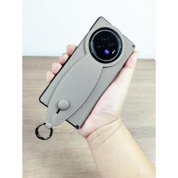 適用vivoxfold3pro手機殼真皮新款xfold3保護套折疊屏中軸全包防摔頭層牛皮磁吸鉸鏈男女士腕帶支架高階輕奢