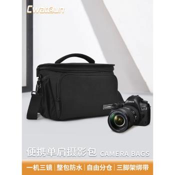 Cwatcun香港品牌單肩相機包單反大容量微單便捷專業斜挎攝影包適用徠卡.佳能r50尼康索尼zve10 富士xs20 xt30