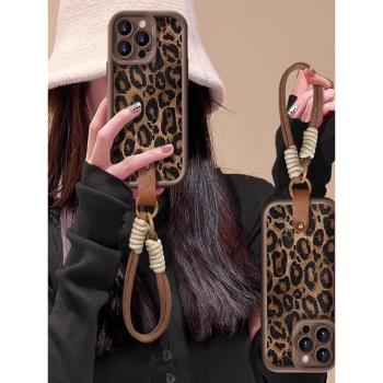 適用蘋果16promax手機殼秋冬新女款iPhone15promax棕色掛繩14咖色豹紋13磨砂小羊皮12女款輕奢歐美plus保護套