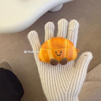 由裡公園ins卡通可愛趣味立體模擬牛角包掛件適用於蘋果Airpods4代無線藍牙耳機矽膠保護套3ProAirpodsPro3代