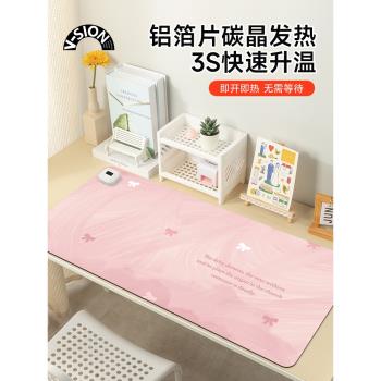 V-SION粉色蝴蝶結2024新款加熱鼠標墊超大發熱暖桌墊辦公室墊子桌面電腦鍵盤電熱板暖手桌墊